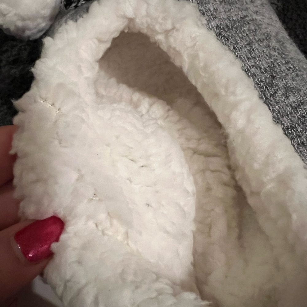 Slippers - Picture 2 of 4
